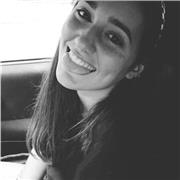 Laureata in lingue, insegnante di inglese e italiano